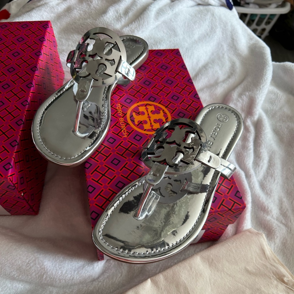 Tory Burch Millard sandals mirrored metallic size 9 nwot has box and bag